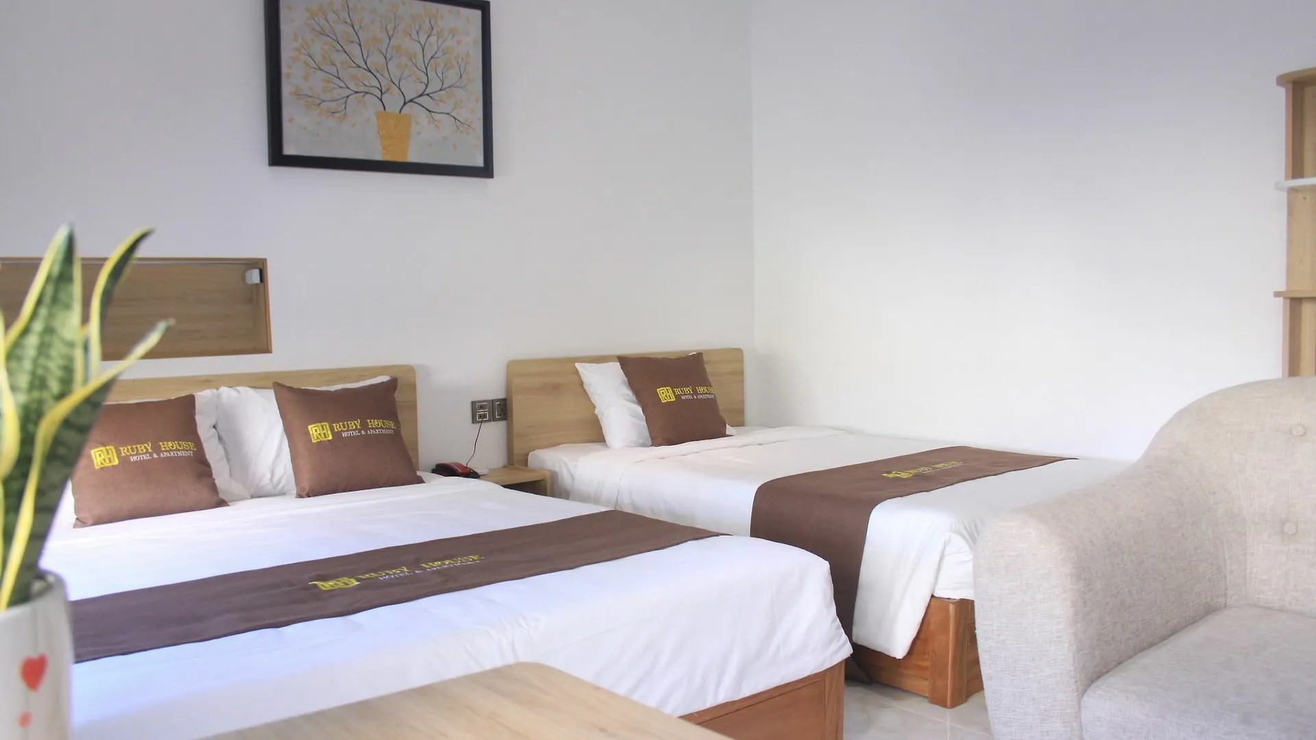 Ruby House Hotel And Apartment Da Nang